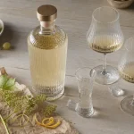 G vine gin français, raisin et fleur de vigne, verres et glaçons